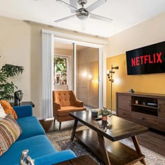 Chick & Cozy Condo Near UCI & Disney - Pool & Gym