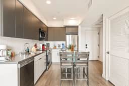 Chic & Bright Home | Free Parking | Hot tub + Gym