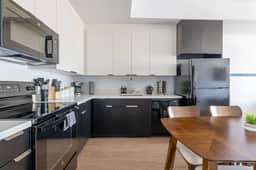 Chic Apartment | Walk to Little Tokyo | Gym+Views