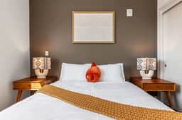 Chic K-Town 2BD Hideaway - Parking, Gym & Rooftop