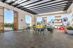 Chic Studio w/Stunning DTLA Views-Walk to Metro
