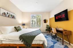 Chick & Cozy Condo Near UCI & Disney - Pool & Gym