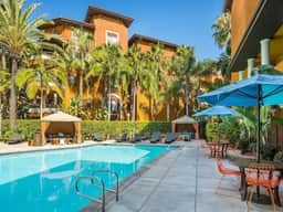 Chick & Cozy Condo Near UCI & Disney - Pool & Gym