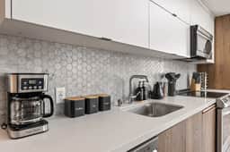 K-Town 2BD +Loft Light-Filled Home + Parking & Gym