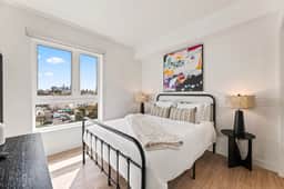 K-Town 2BD +Loft Light-Filled Home + Parking & Gym