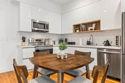 Korea Town Haven - Spacious 2BD + Parking & Gym