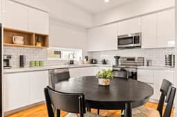Light Filled 2BD 2BTH in K-town - EV Parking + Gym