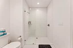 Light Filled 2BD 2BTH in K-town - EV Parking + Gym