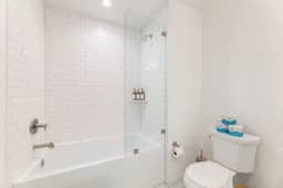 Light Filled 2BD 2BTH in K-town - EV Parking + Gym