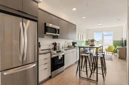 Light-Filled 2BD Suite in K-Town | Parking & Gym