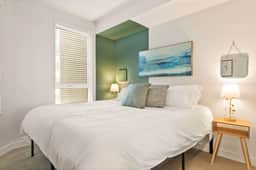 South Coast Serenity-Modern Amenities + Parking