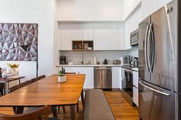 The Bliss Suites-Top Floor W/Epic Views + Parking