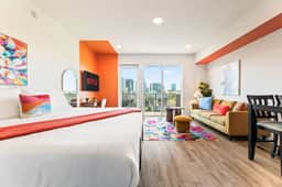 The Skyline Studio: Modern Getaway w/ DTLA  Views