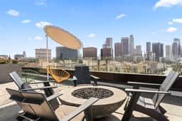 The Skyline Studio: Modern Getaway w/ DTLA  Views