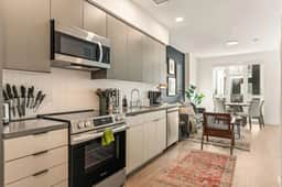 Vibrant Koreatown 2BD Hideaway | Hot tub+Parking
