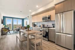 Light-Filled K-town 3BD 3BTH W/Pool, Gym & Parking - Image 3