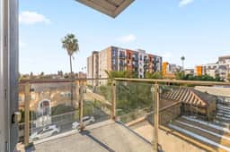 Bright & Chic 2 Bed 2Bth - Central LA + 2 Parking - Image 4