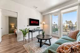 Light-Filled 2BD+1BTH in K-Town | Free Parking - Image 2