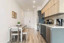 Chic and Cozy 1BD Unit in K-Town - Free Parking - Image 5