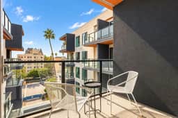 Wilshire Urban Getaway | Pool, Gym + Rooftop - Image 5