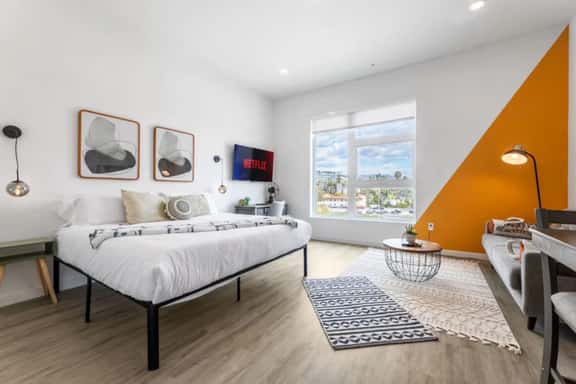Chic Studio - Walk to DTLA W/Skyline Views-Gym+W/D - Image 1