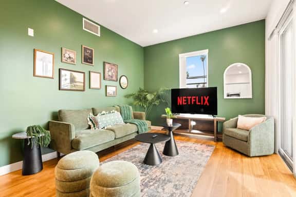 Light Filled 2BD 2BTH in K-town - EV Parking + Gym - Image 1