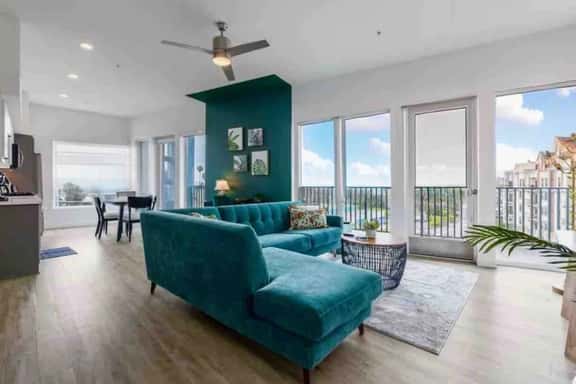 SkyLoft Oasis Stunning DTLA Views & Modern Comfort - Image 1