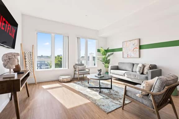 Unique 1-Bedroom DTLA Escape with City Views - Image 1