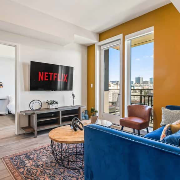 Bright & Modern 2BD Home in K-Town + Gym & Hot-Tub - Image 1