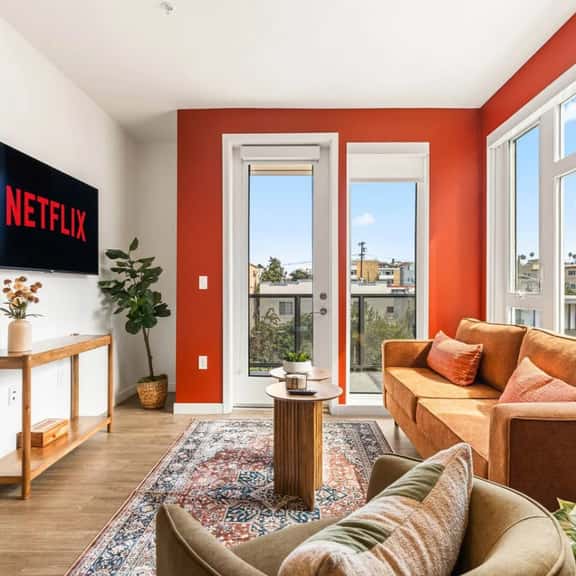Chic 2BD in K-Town | Free Parking | Hot tub + Gym - Image 1
