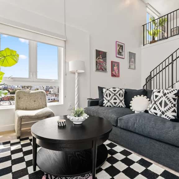 K-Town 2BD +Loft Light-Filled Home + Parking & Gym - Image 1
