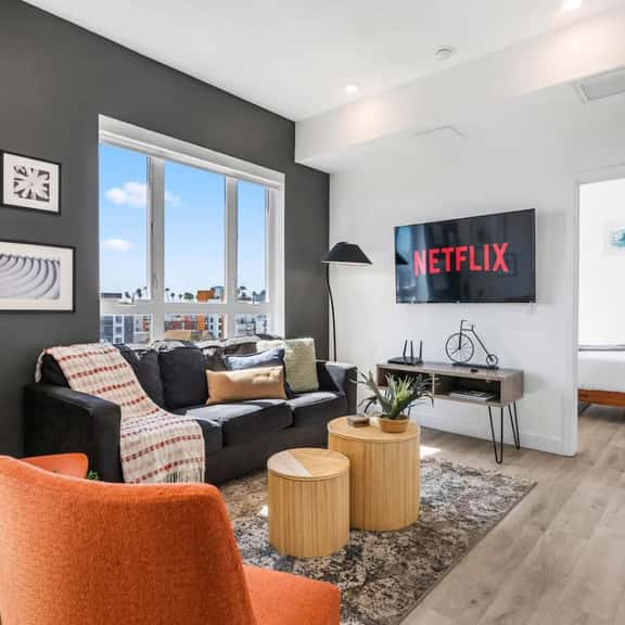 Light-Filled 2BD K-Town Apt w/ Parking & Views - Image 1