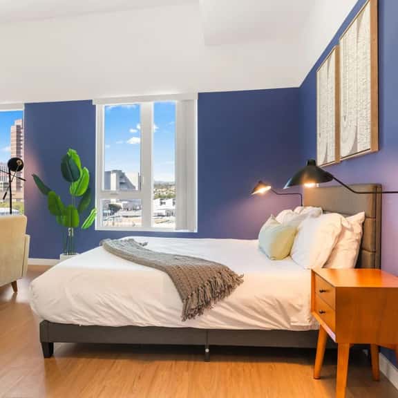 Modern Studio Retreat in the Heart of Art District - Image 1