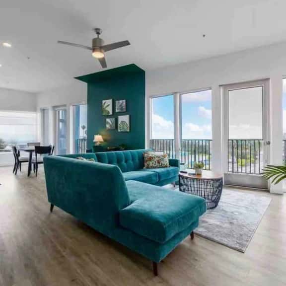 SkyLoft Oasis Stunning DTLA Views & Modern Comfort - Image 1