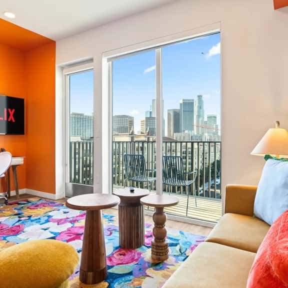 The Skyline Studio: Modern Getaway w/ DTLA Views - Image 1