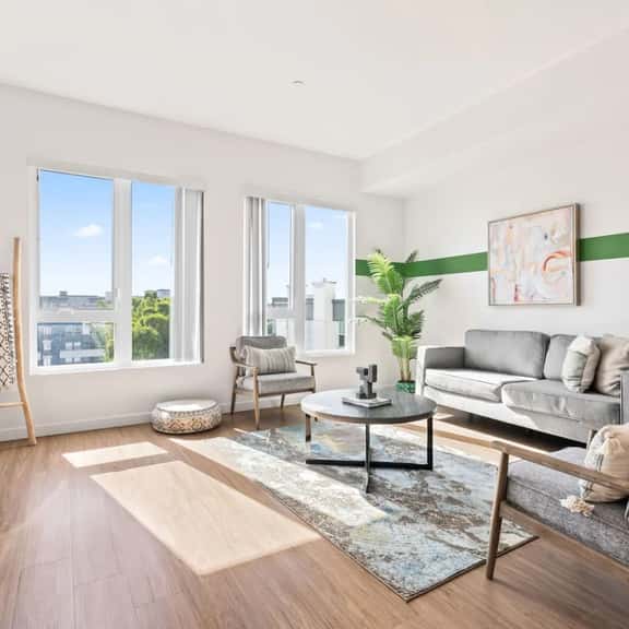 Unique 1-Bedroom DTLA Escape with City Views - Image 1