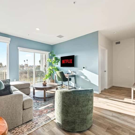 Bright & Chic 2 Bed 2Bth - Central LA + 2 Parking - Image 1