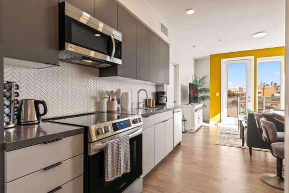 Bright & Chic 2BD K-Town Haven | Hot tub + Gym