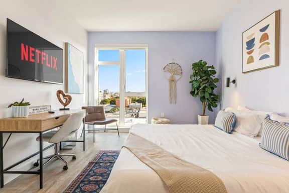 Bright & Modern 2BD Home in K-Town + Gym & Hot-Tub