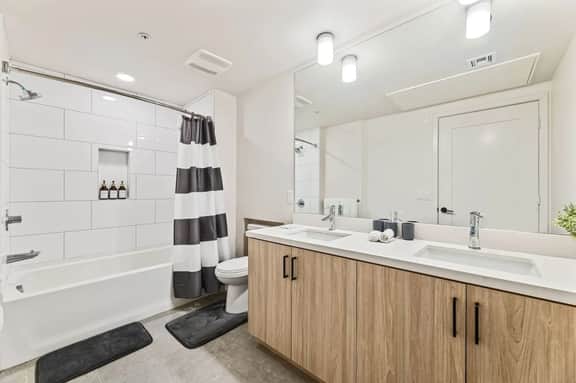 Bright & Modern Condo | 1Mi to South Coast Plaza