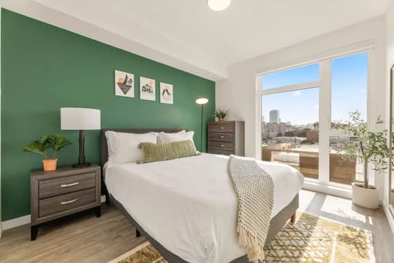 Chic & Bright Home | Free Parking | Hot tub + Gym