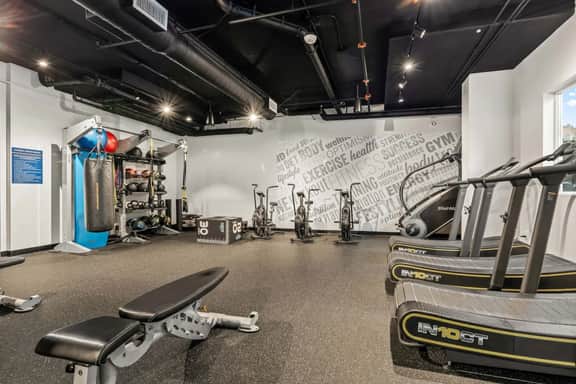 Chic & Trendy in K-Town | Parking-Gym & City Views