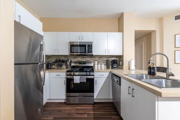 Chic 1BD Escape in OC | Near Disney & UCI + Patio
