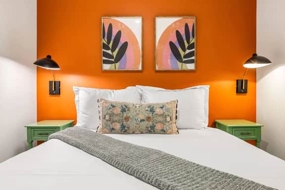 Chic 2 BD Home in K-Town | Balcony & Free Parking