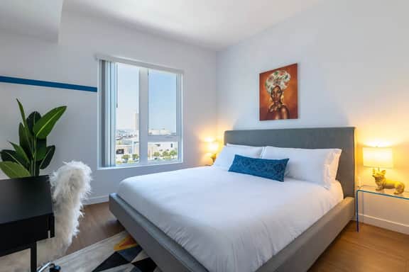Chic Apartment | Walk to Little Tokyo | Gym+Views