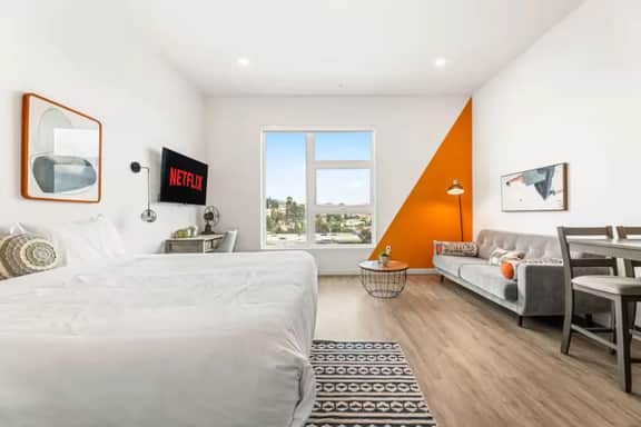 Chic Studio - Walk to DTLA W/Skyline Views-Gym+W/D
