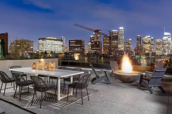 Chic Studio - Walk to DTLA W/Skyline Views-Gym+W/D