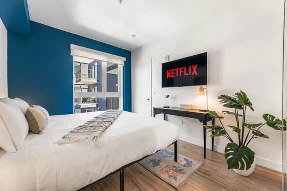 K-Town Lux Living - 2 BD Home W/Parking Amenities
