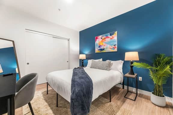 K-Town Lux Living - 2 BD Home W/Parking Amenities