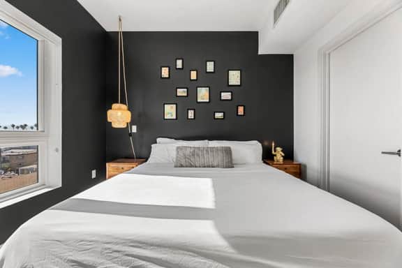 Light Filled 1BD W/ Views + Parking, Gym & Rooftop